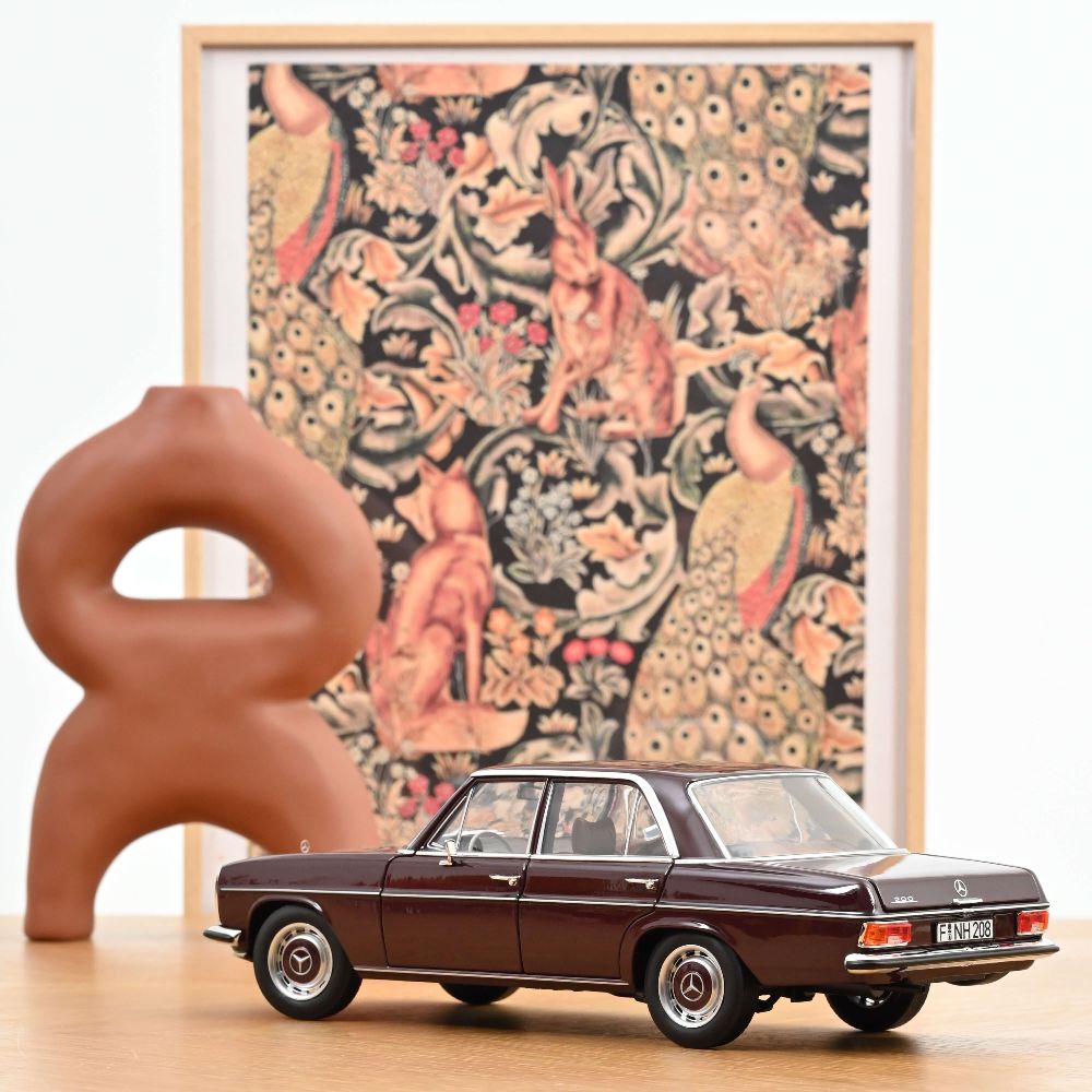 Norev 183778 Mercedes-Benz 200 1968 Dunkelrotbraun 1:18 NEU OVP