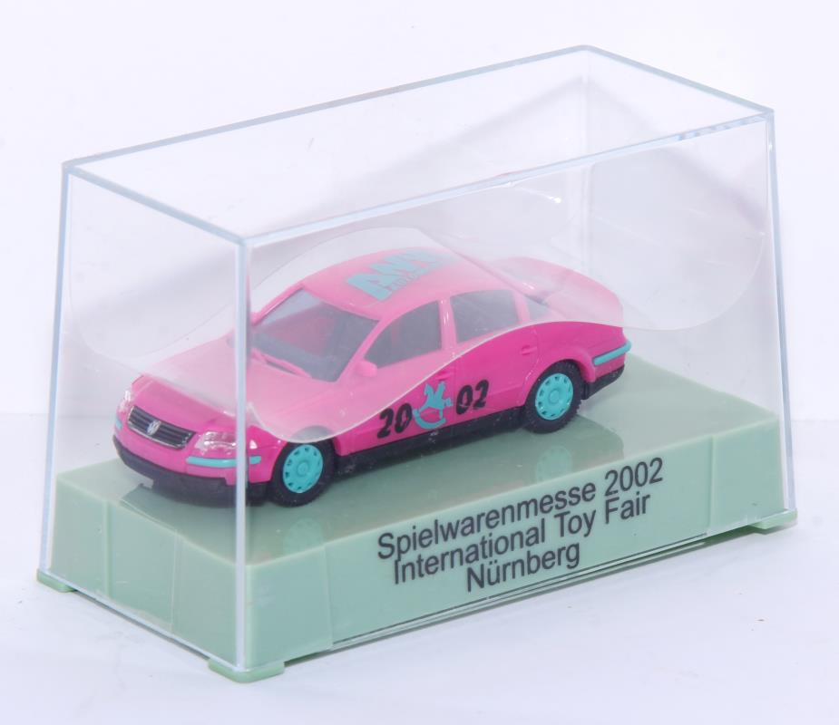 AWM PKW VW Passat Messe 2002, 1:87, pink, OVP
