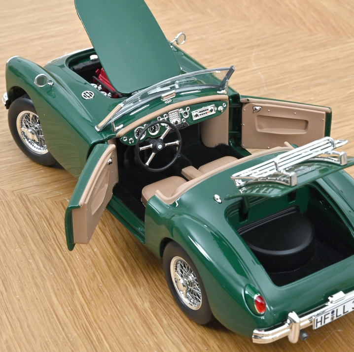 Norev 182610 MGA 1955 British Racing Green 1:18 Standmodell NEU