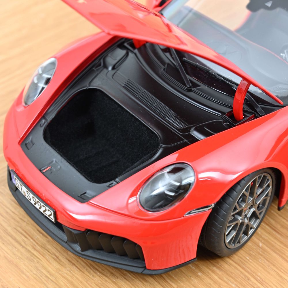 Norev 187171 Porsche 911 Carrera 2025 Indischrot 1:18 Standmodell