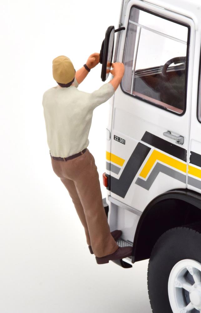 Road Kings RK18A008 Figur Fernfahrer Franz am LKW hängend ohne LKW - 1:18