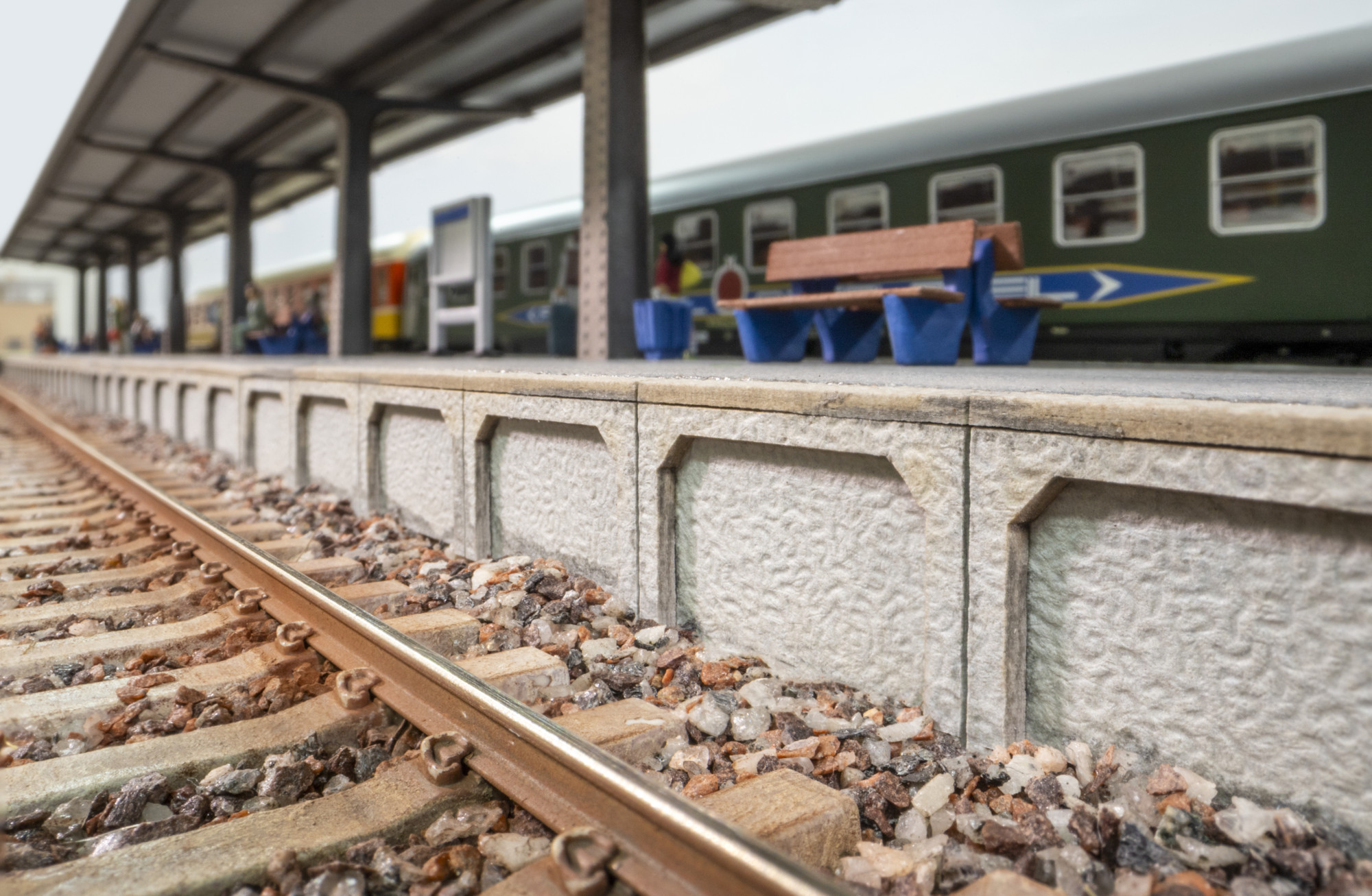 Noch 14294 Bahnsteigkanten