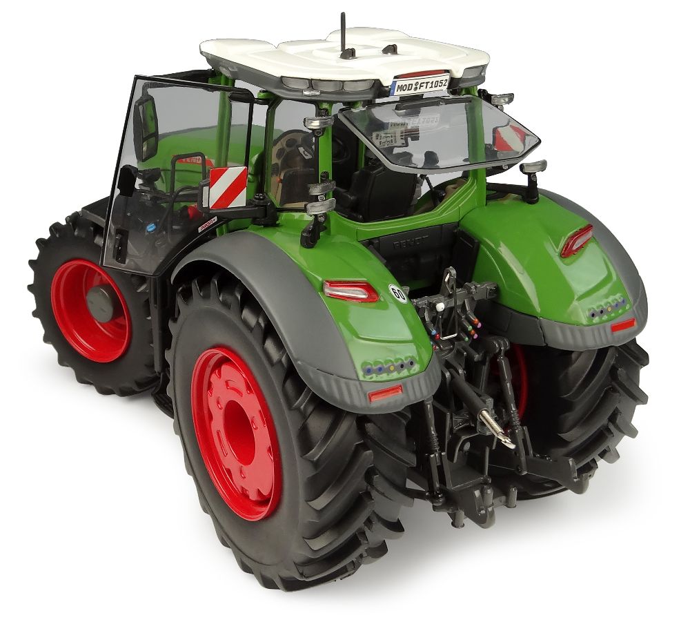 Universal Hobbies UH6851 Fendt 1052 Vario - Europe version - 2026 1:32 Spur 1