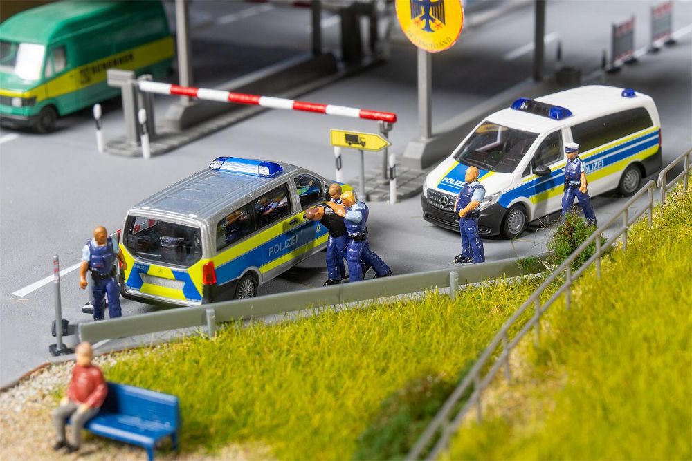 Faller 151716 Polizisten 1:87 Spur H0 NEU OVP Figuren