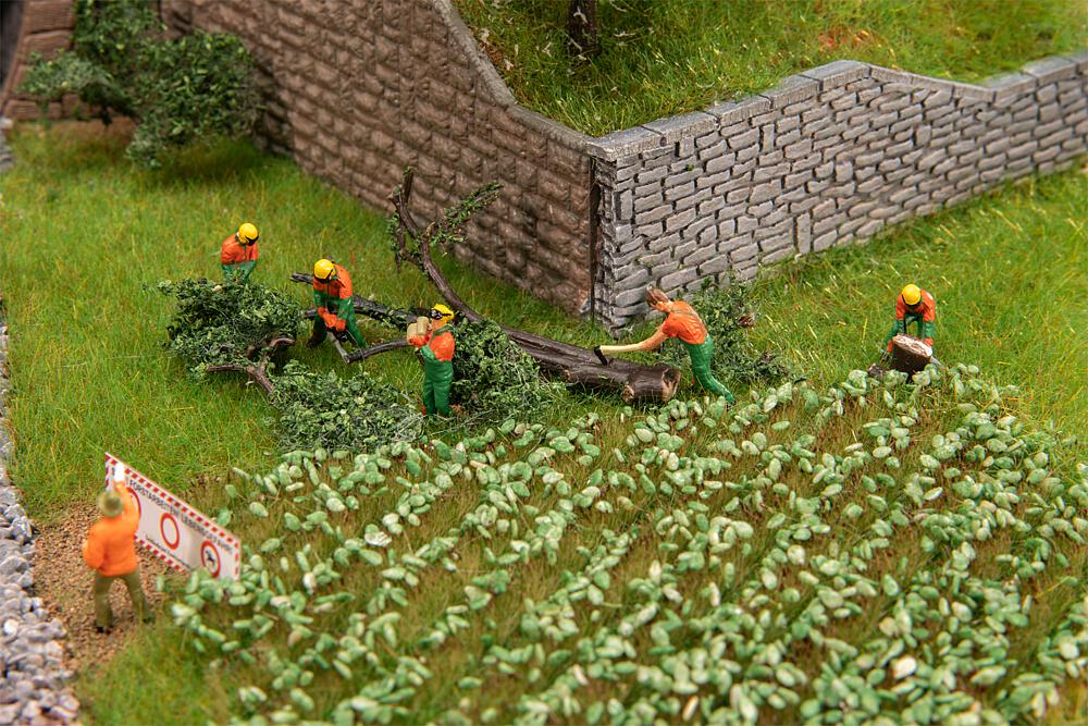 Faller 151690 Waldarbeiter mit moderner Ausrüstung 1:87 Spur H0