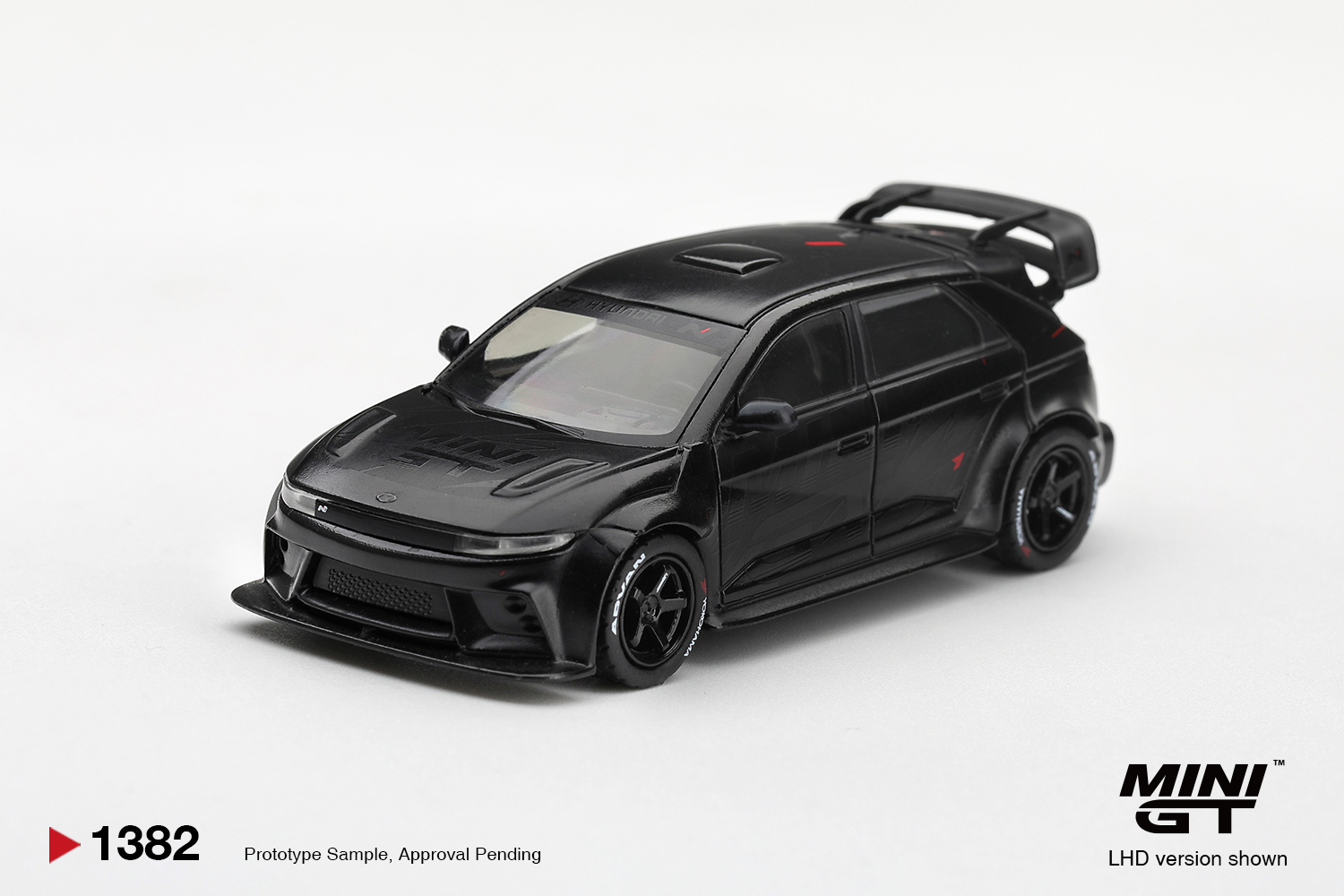 Mini GT 1382 1:64 HYUNDAI IONIQ 5N RS-01T STEALTH 2025