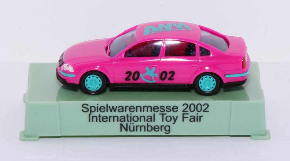 AWM PKW VW Passat Messe 2002, 1:87, pink, OVP