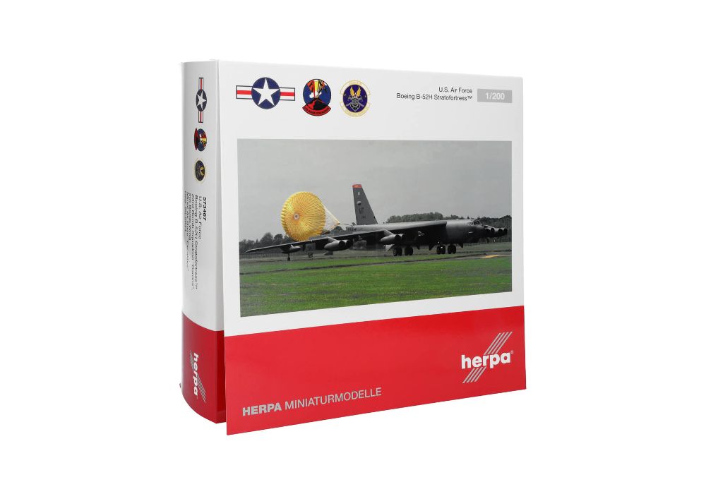 Herpa 573467 U.S. Air Force Boeing B-52H Stratofortress 1:200 NEU