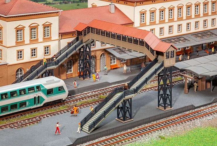 Faller 120109 Fußgängerbrücke mit Überdachung 1:87 Spur H0 Bausatz Neu OVP