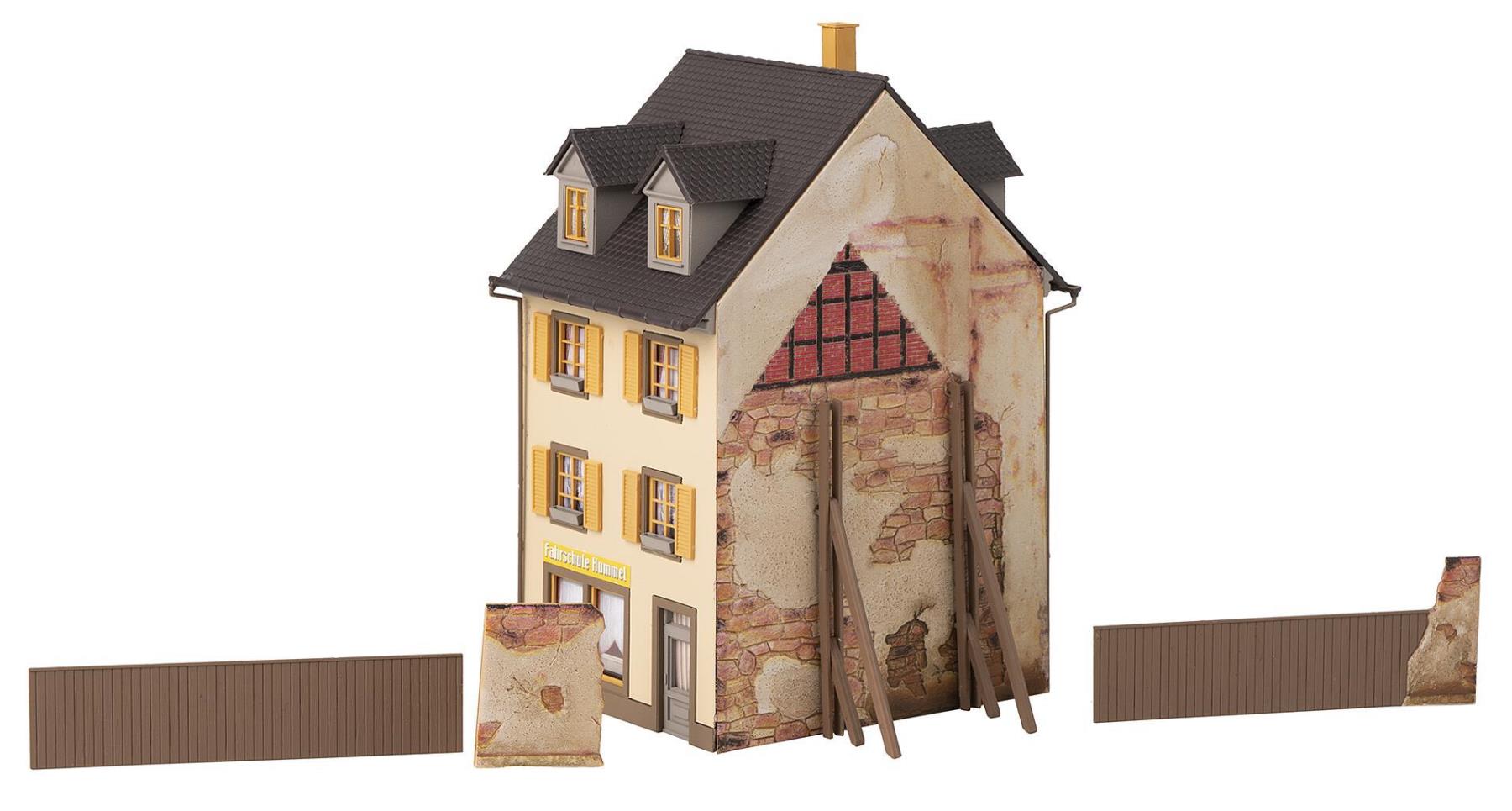 Faller 130692 Altstadthaus mit Bretterzaun 1:87 Spur H0 Bausatz Neu