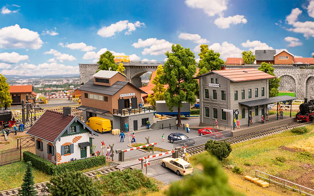 Faller 190137 Aktions-Set Bahnhof Feldkirchen 1:87 Spur H0 Bausatz