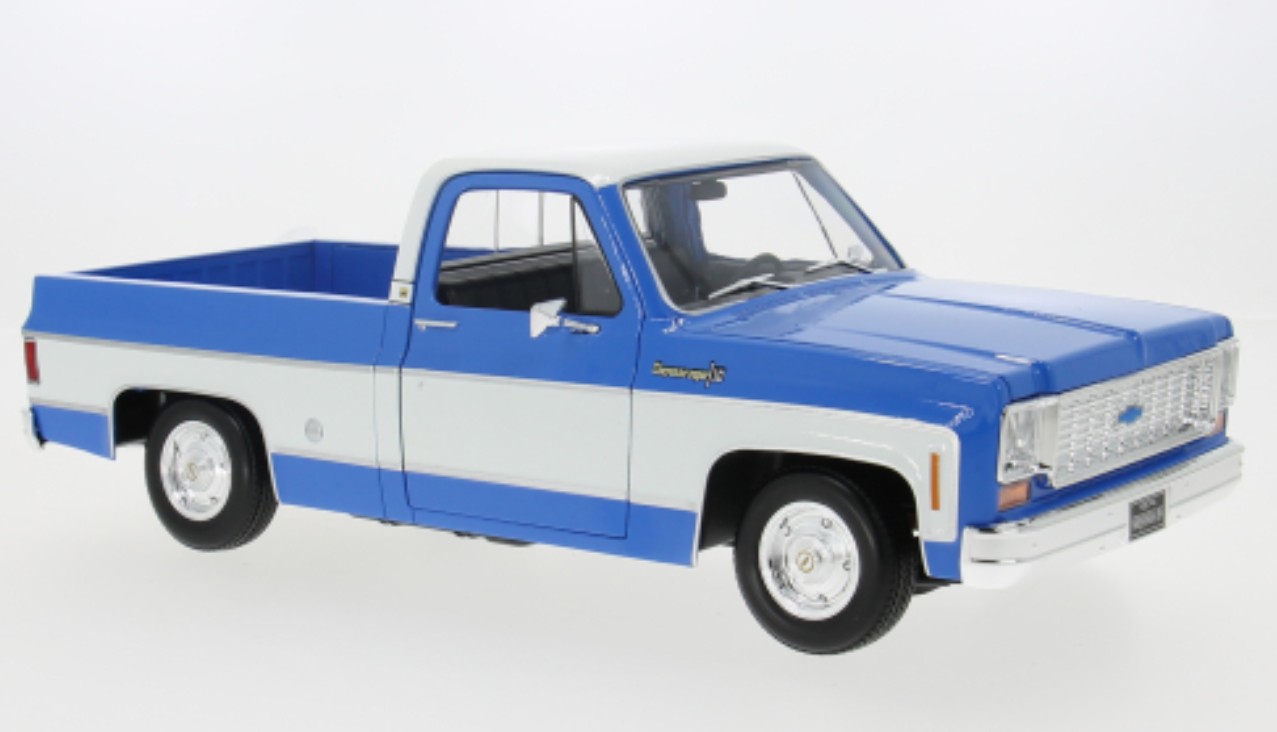 Maisto 31467 Chevrolet C10 Cheyenne Super blau/weiss 1974 1:18