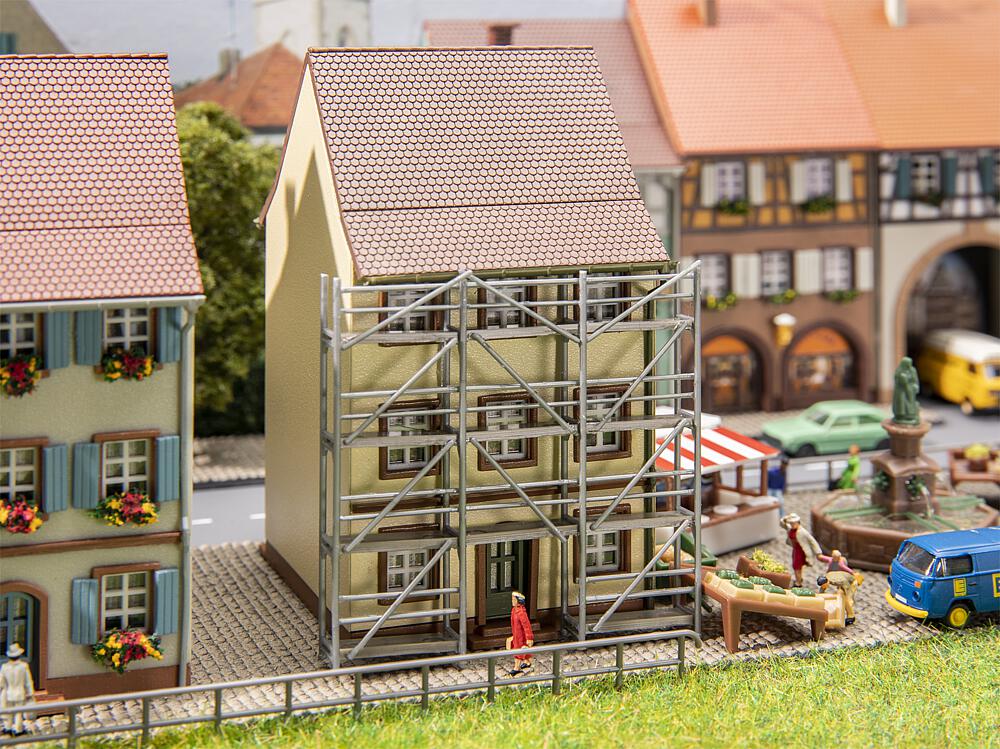 Faller 232175 Altstadthaus mit Gerüst 1:160 Spur N Bausatz Neu OVP