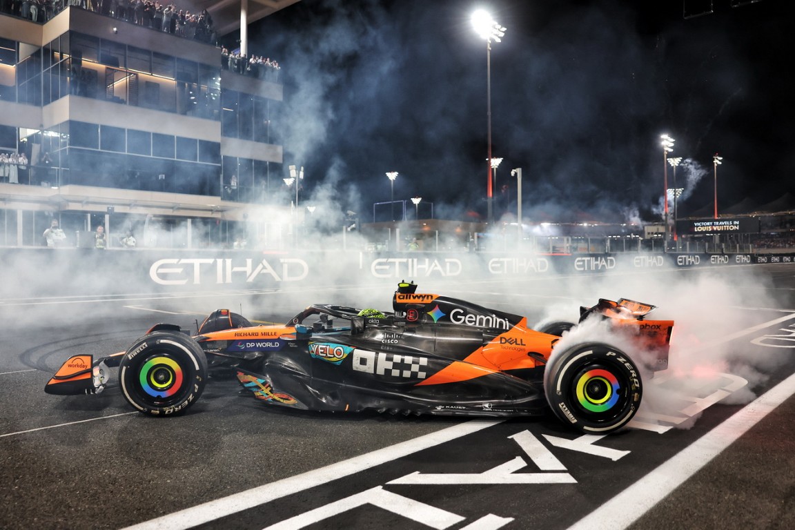Minichamps 537259504 LANDO NORRIS WORLD CHAMPION 2025 1:12