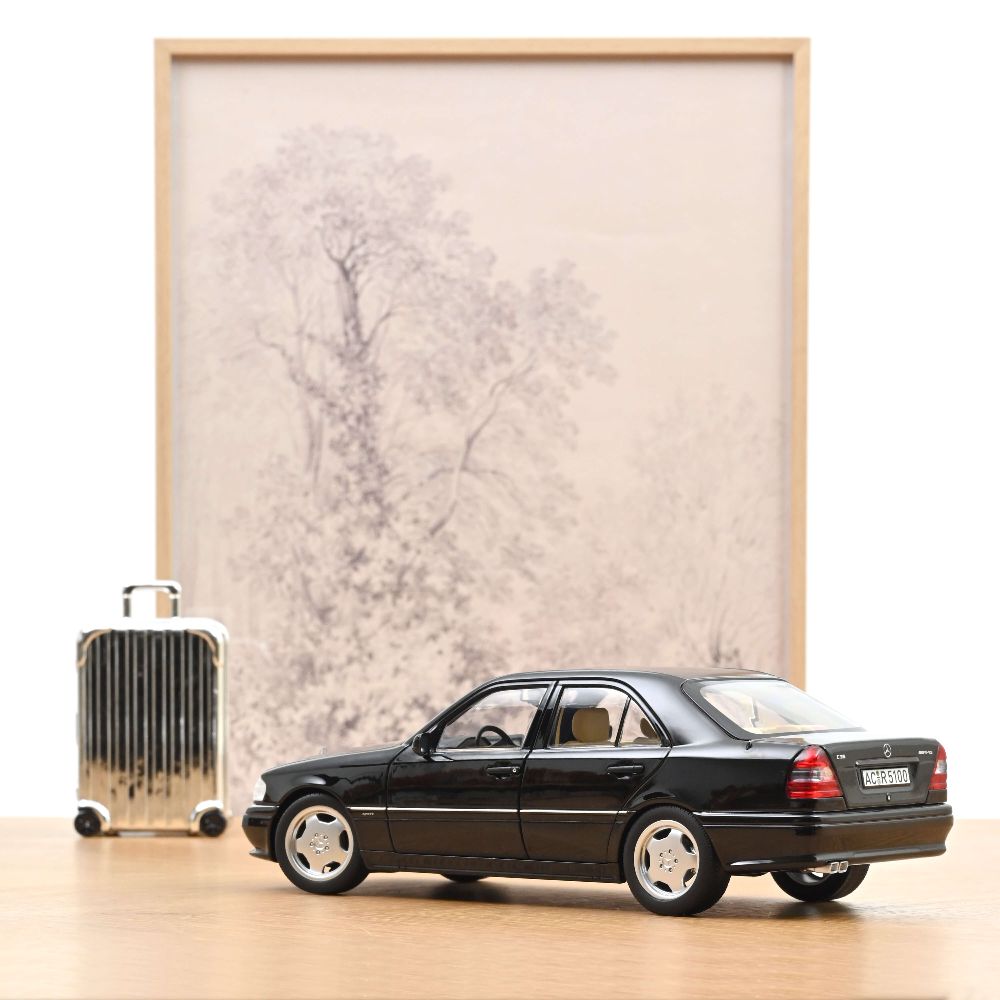 Norev 183381 Mercedes-Benz C36 AMG 1993 Obsidianschwarz metallic 1:18