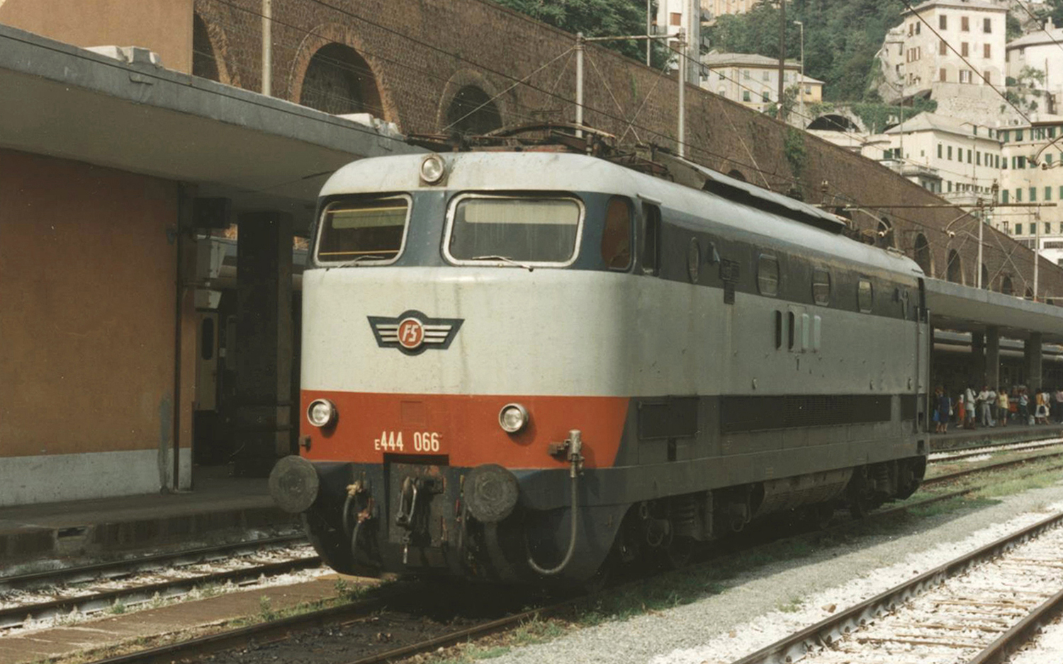 Arnold HN2688 FS, Elektrolokomotive E.444 2. Serie, in Ursprungslackierung