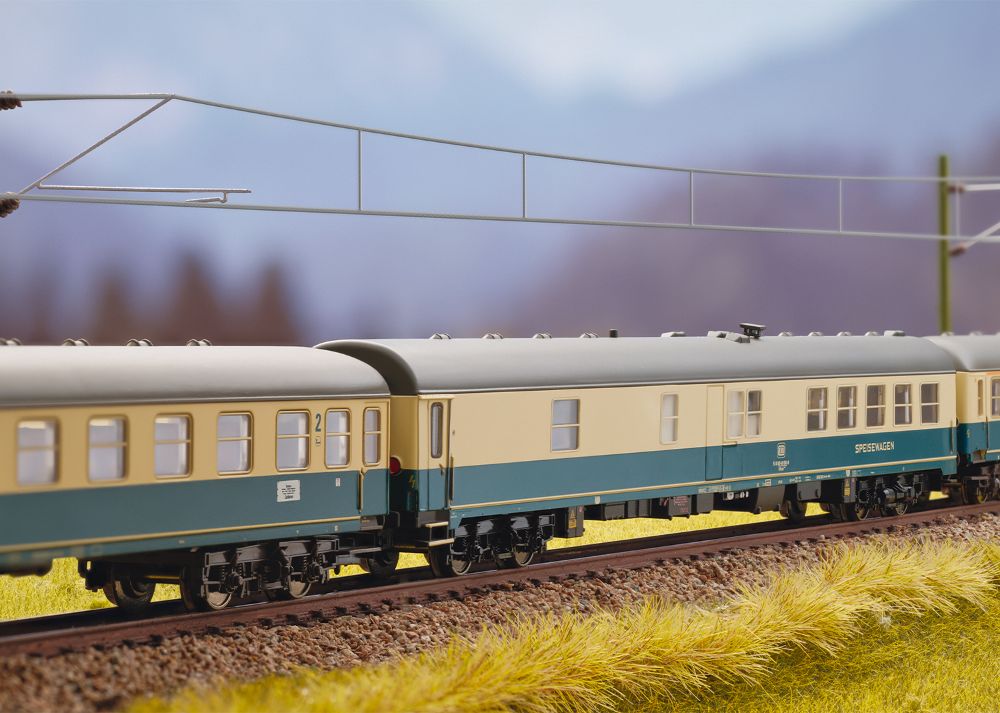Trix 18485 Schnellzug-Speisewagen WRtm 134 (DB) 1:160 Spur N