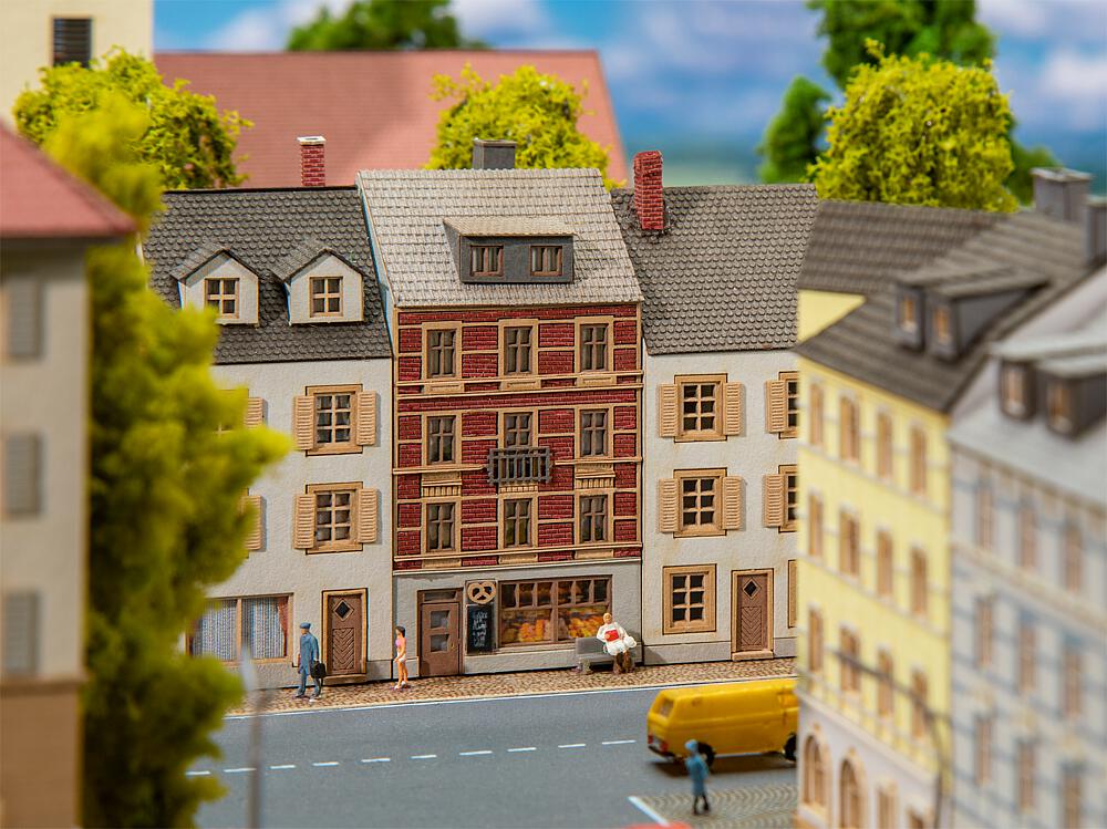Faller 282792 Stadthaus mit Bäckerei - Spur Z - Bausatz - Neu - OVP