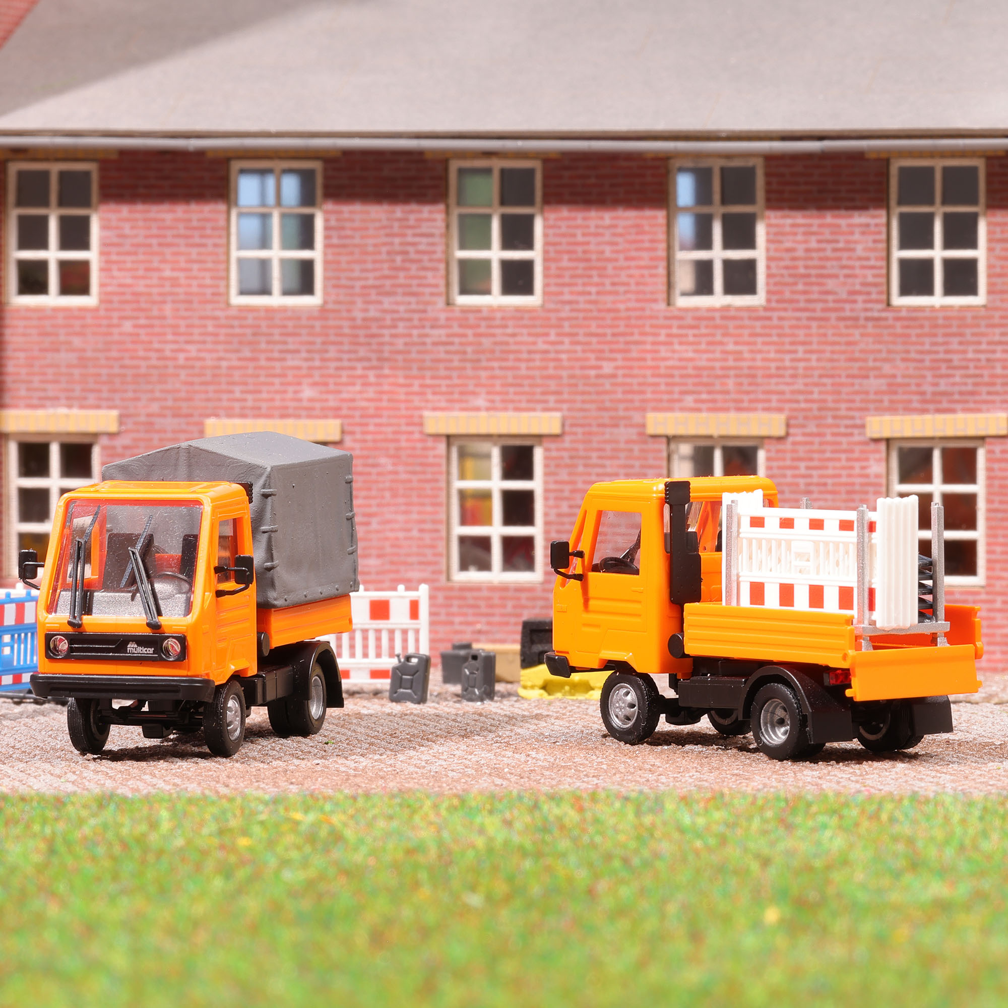 Busch 42253 Multicar M26, Orange