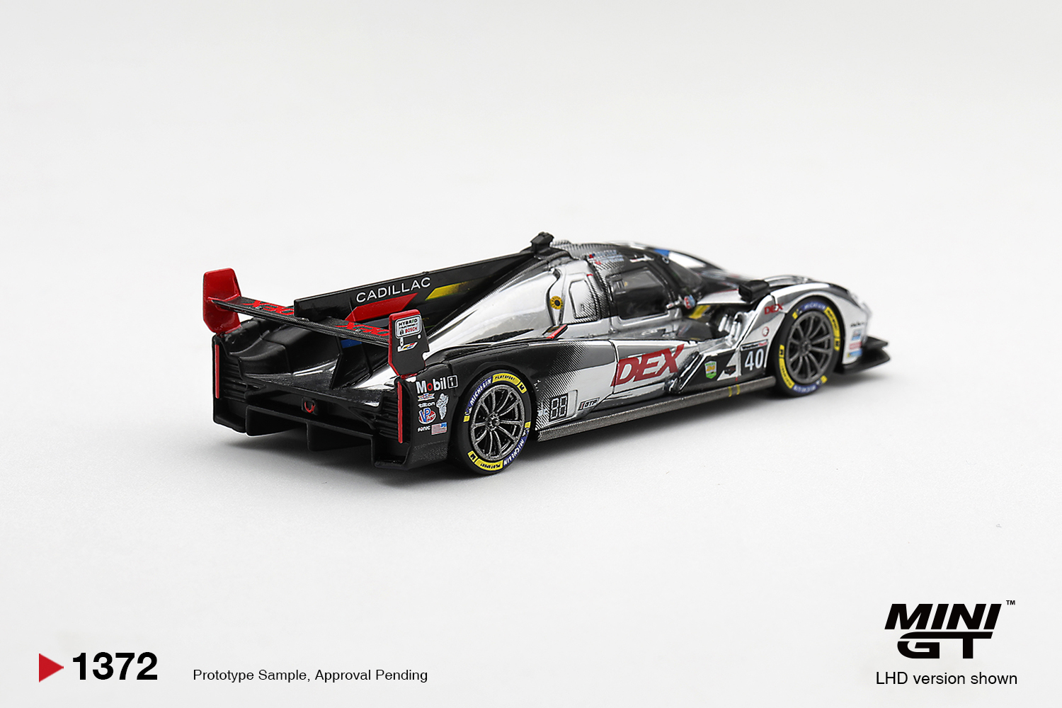 Mini GT 1372 1:64 CADILLAC V-SERIES R #40 DAYTONA 24 HRS 2025