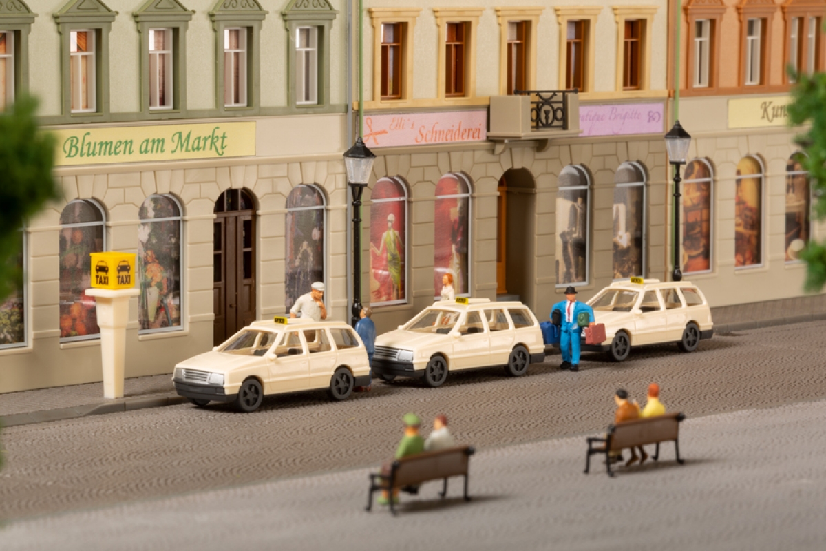 Auhagen 43676 PKW Taxi mit Rufsäulen 1:120 Spur TT Neu OVP