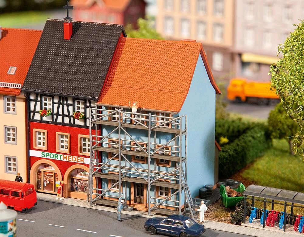 Faller 232331 Stadthaus mit Malergerüst 1:160 Spur N Neu OVP