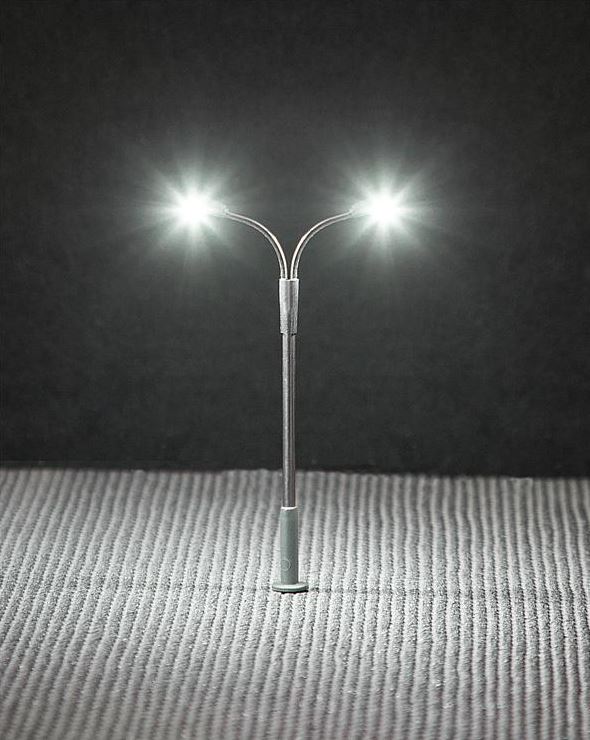 Faller 272221 LED-Straßenbeleuchtung, Peitschenleuchte, Doppelausleger 1:1
