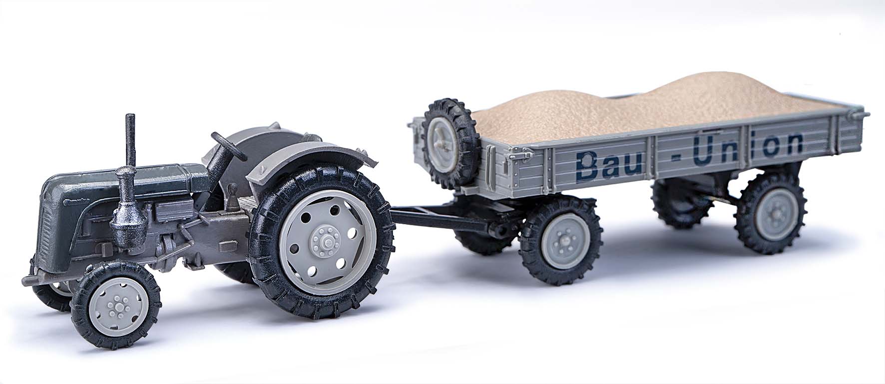 Busch 210110125 Traktor Famulus mit Anhänger Bau-Union Grau 1:87