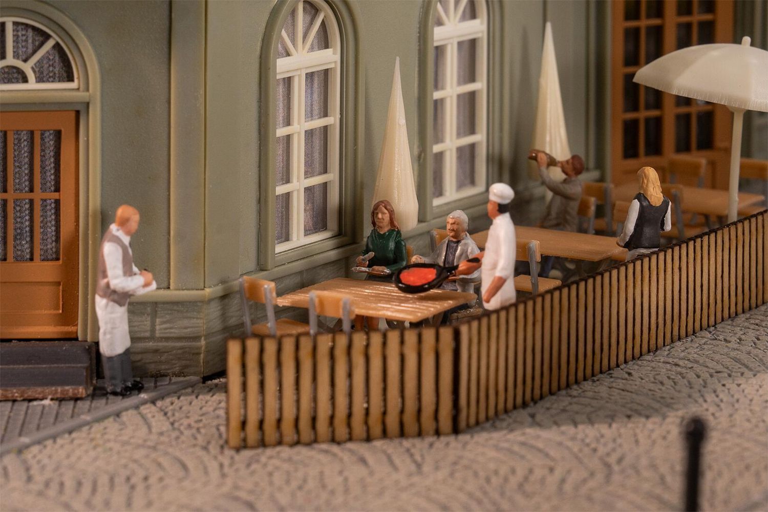 Faller 151704 Kellner + Restaurantbesucher 1:87 Spur H0 Neu OVP
