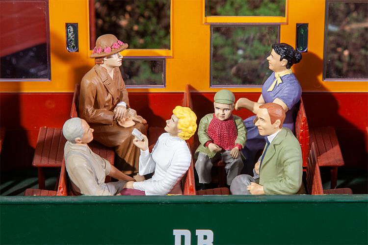 Pola 331502 6 sitzende Waggon-Reisende 1:22,5 Spur G Neu OVP