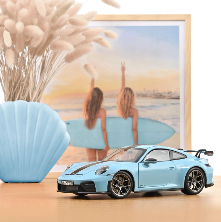 Norev 187000 Porsche 911 GT3 mit Weissach-Paket 2025 Gulfblau 1:18