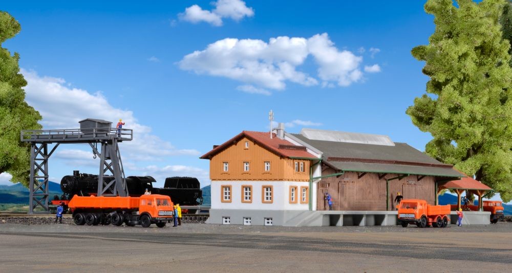 Kibri 36606 Z Güterhalle mit Überladekran und Rampe