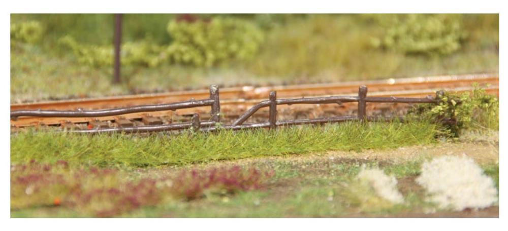 Heki 1810 10 Grasstreifen Frühling, 100 mm lang, 6 mm hoch - Neu