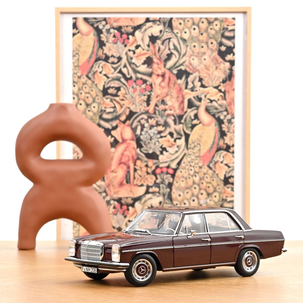 Norev 183778 Mercedes-Benz 200 1968 Dunkelrotbraun 1:18 NEU OVP