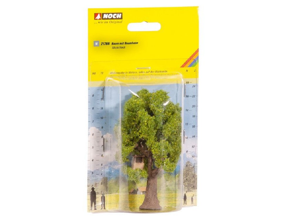 Noch 21766 Baum mit Baumhaus