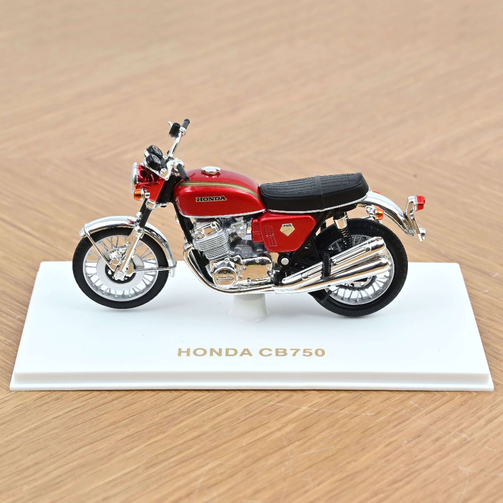 Norev 182026 Honda CB750 1969 Rot metallic 1:18 Standmodell NEU