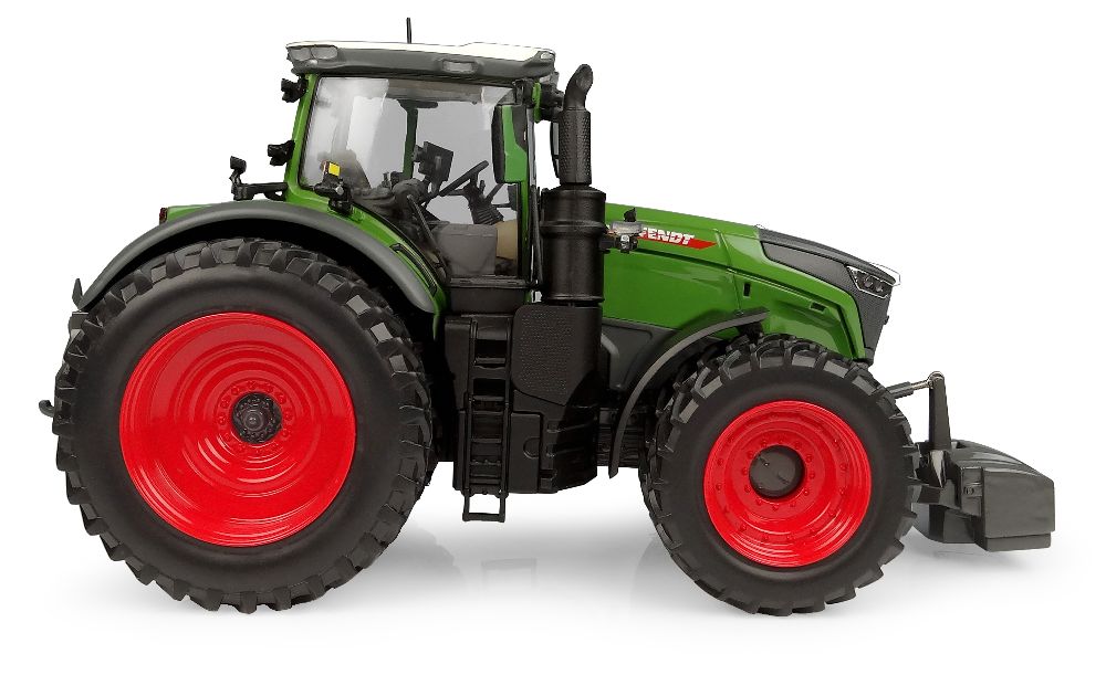 Universal Hobbies UH6876 Fendt 1052 Vario US vers. w/ dual crop tires 2026 1:32