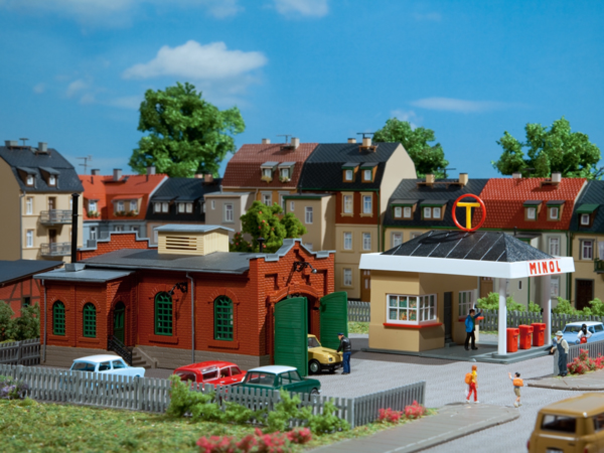 Auhagen 12227 Tankstelle mit Kfz-Werkstatt - Spur H0/TT - Bausatz