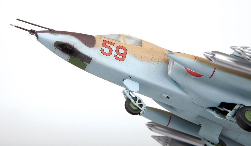 Zvezda 7312 SU-25 Frogfoot 1:72 Modellbausatz NEU OVP
