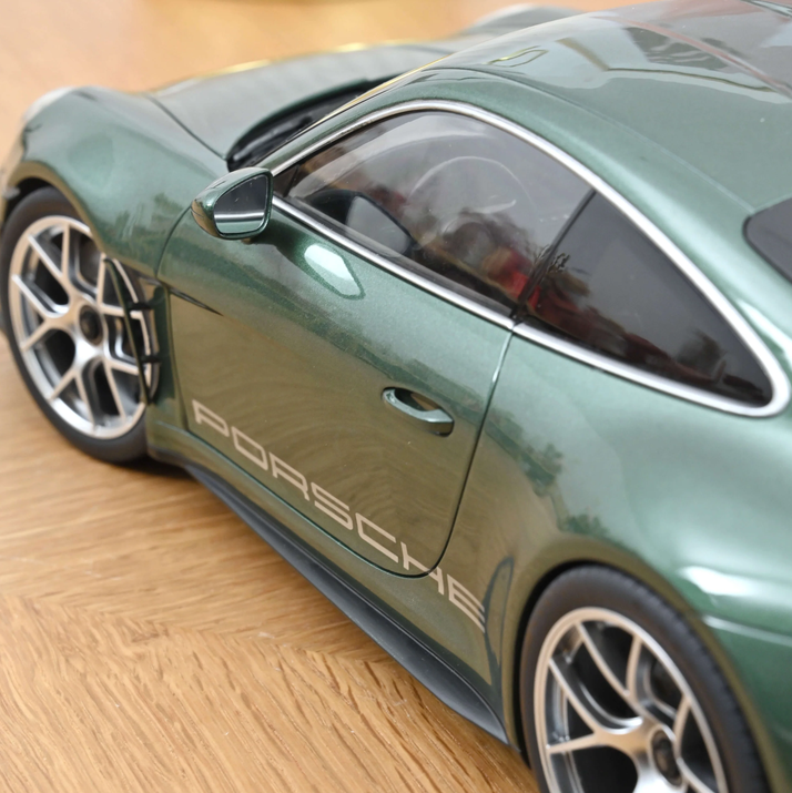 Norev 127552 Porsche 911 S/T 2023 Malachitgrünmetallic 1:12 NEU