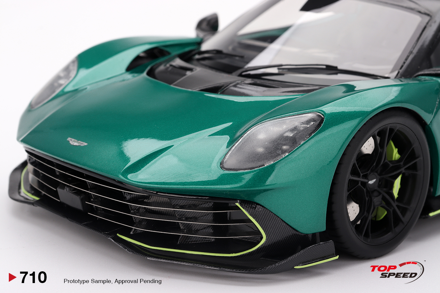 Top Speed 710 1:18 ASTON MARTIN VALHALLA PODIUM GREEN 2025