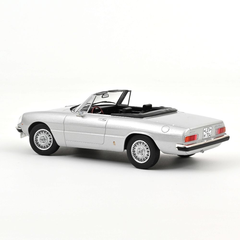 Norev 187884 Alfa Romeo 2000 Spider 1973 Silbergrau metallic 1:18