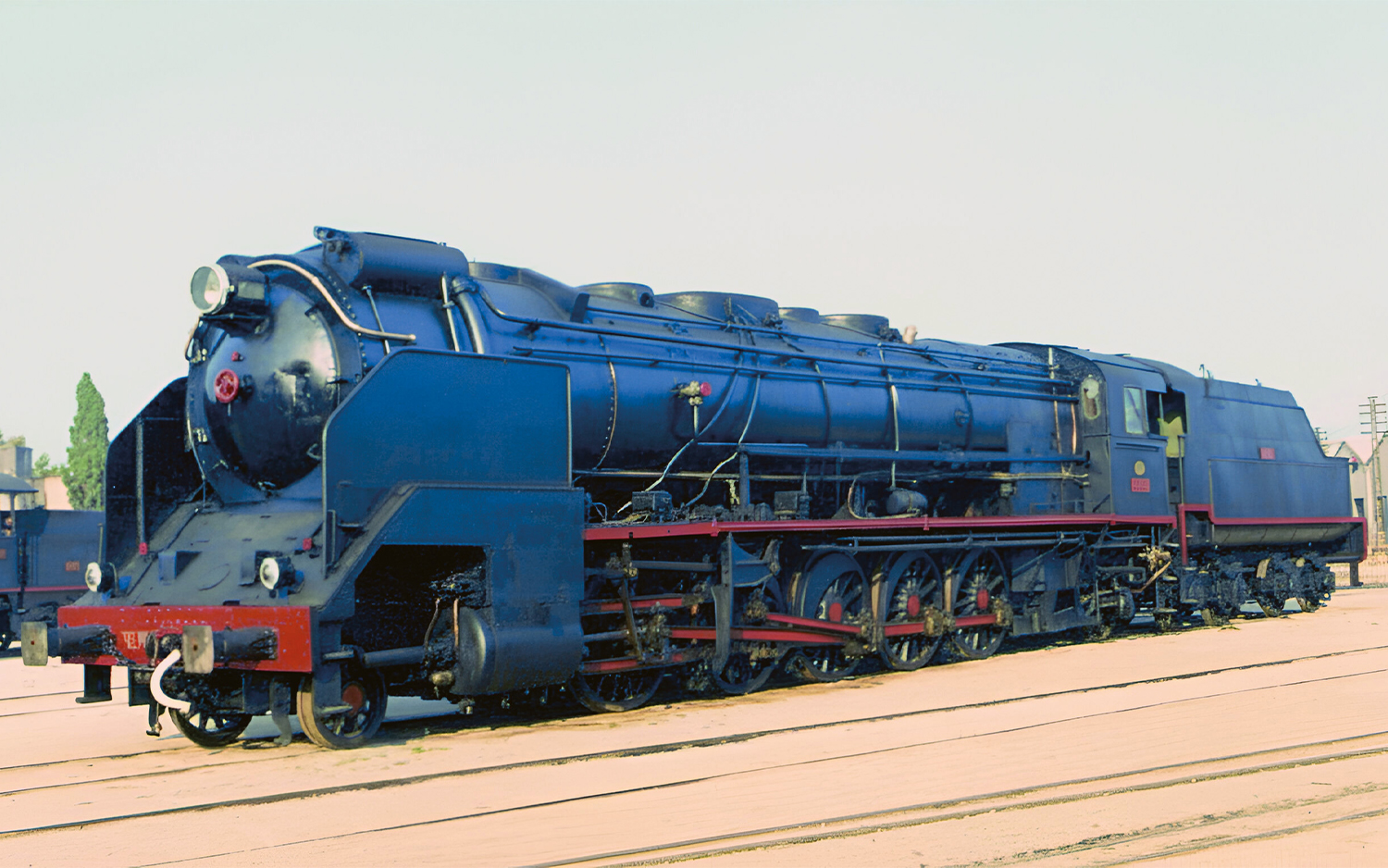 Electrotren HE2037HM RENFE, schwere Schlepptenderdampflokomotive 151F-3101 „Santa
