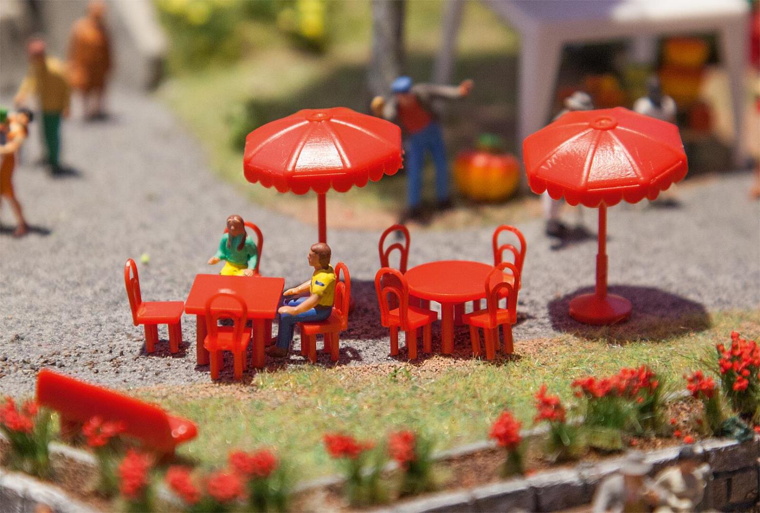 Faller 180910 Sonnenschirme, Tische, Bänke 1:87 Spur H0 Bausatz