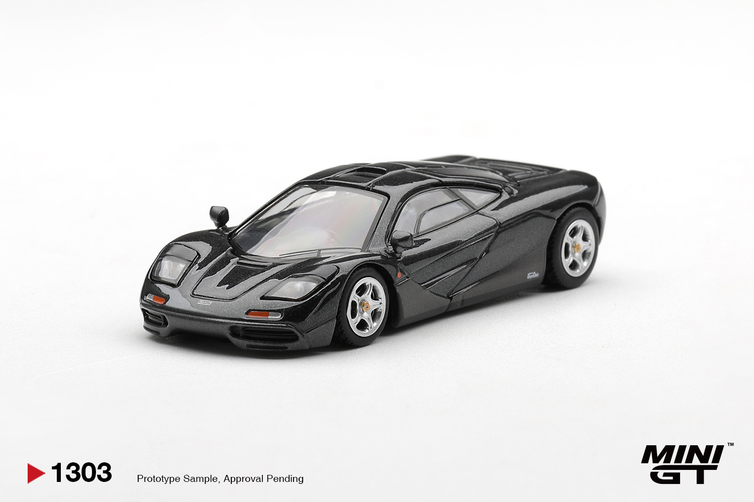 Mini GT 1303 1:64 MCLAREN F1 BLUE BLACK METALLIC 1993