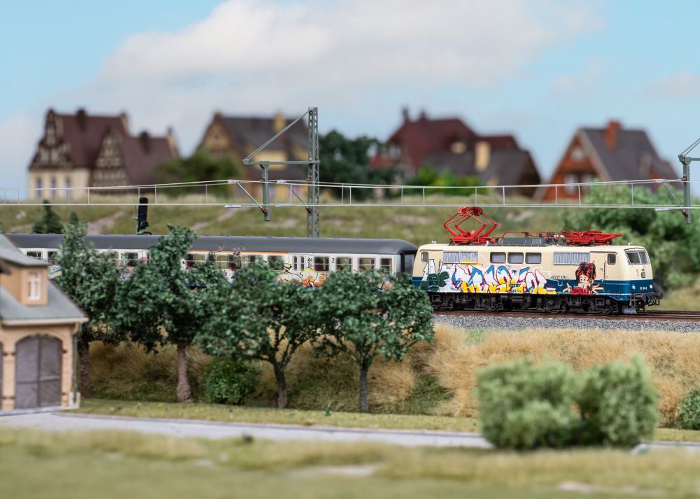 Trix MHI 16724 Elektrolokomotive 111 018-8 (DB) 1:160 Spur N NEU