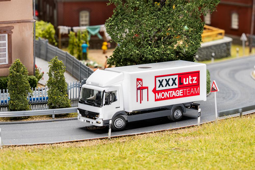 Faller 161328 Car System Digital LKW MB Atego XXXLutz (HERPA) Spur H0