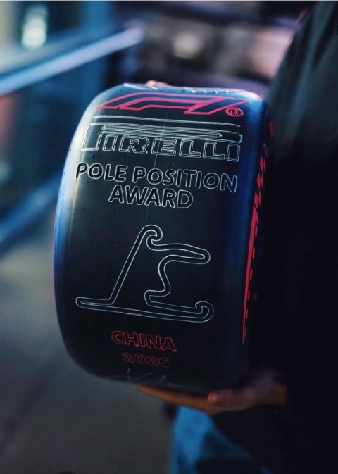 Minichamps 117260222 K. ANTONELLI 1ST POLE POSITION CHINESE GP 2026 1:18