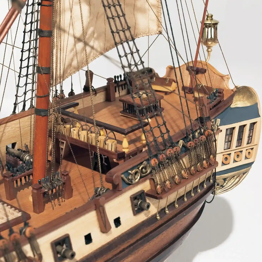 OcCre 13000 La Candelaria – Bombarde mit Segel 1:85 Holzbausatz