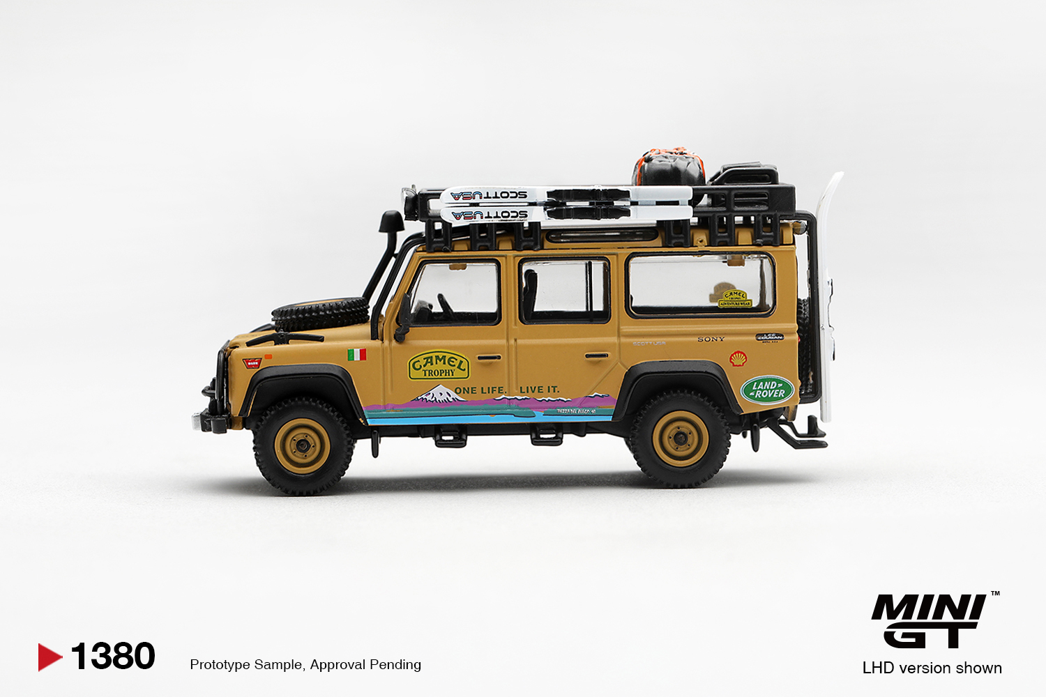 Mini GT 1380 1:64 LAND ROVER DEFENDER 110 CAMEL TROPHY